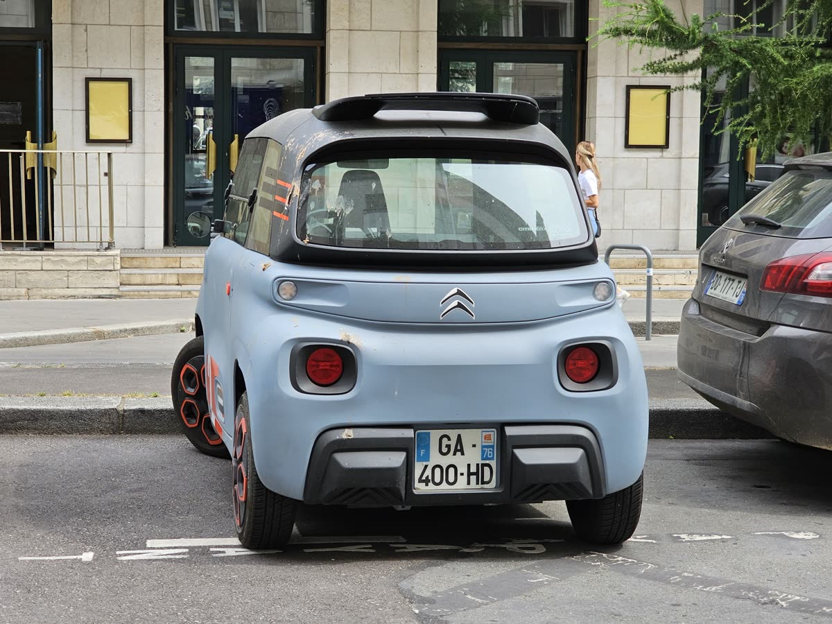 Citroën AMI sur la route